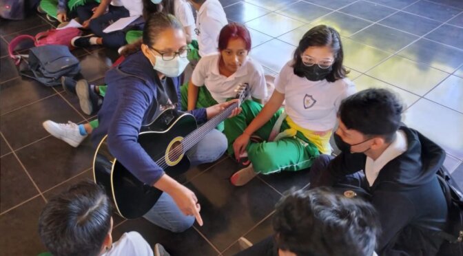 Proyecto de arte DesarrollArte, que los Pipitos ejecuta en colaboración con COSUDE imparte clases de danza y música a niños, niñas, adolescentes y jóvenes en la Escuela Cristiana Isaías.