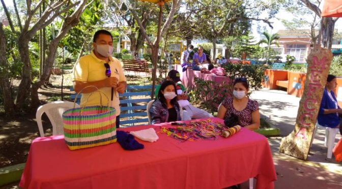 Jóvenes de Los Pipitos Diriamba participan en Expo Feria de emprendedores que se desarrolla en el Parque central de la Ciudad de San Marcos.
